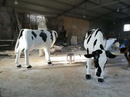 hj2671 玻璃鋼彩繪奶牛雕塑_玻璃鋼彩繪奶牛雕塑_濱州宏景雕塑有限公司